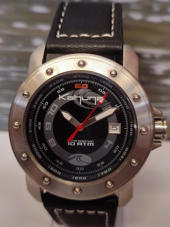 KAHUNA QUARTZ BLACK & GRAY DIAL 10575 MEN'S FULL WORKING CONDITION VINTAGE WATCH - Image 2 of 4