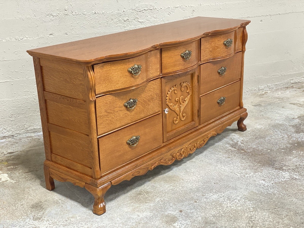 Lexington Furniture Victorian Sampler Collection Triple Door