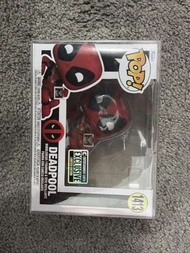 Deadpool Hearts Wolverine Funko Pop! Vinyl Figure #1413 W Protective Sleeve