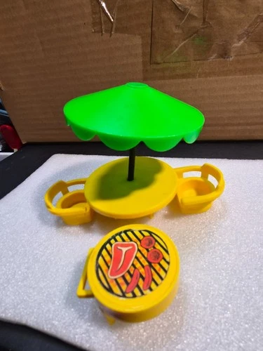 Vintage Fisher Price Little People Green/Yellow Umbrella Table (2) Chairs Grill