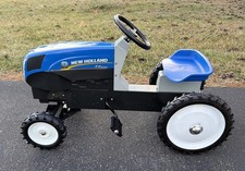 Ertl New Holland T7.270 Pedal Tractor