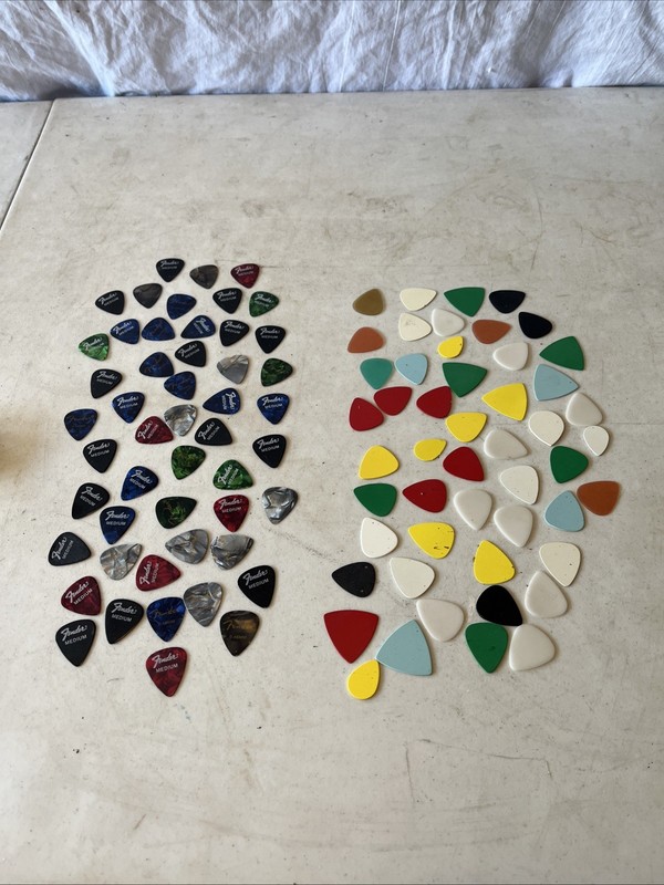 Lot Of 50 Fender Guitar Picks & 50 Assorted Picks Various Sizes & Gauges