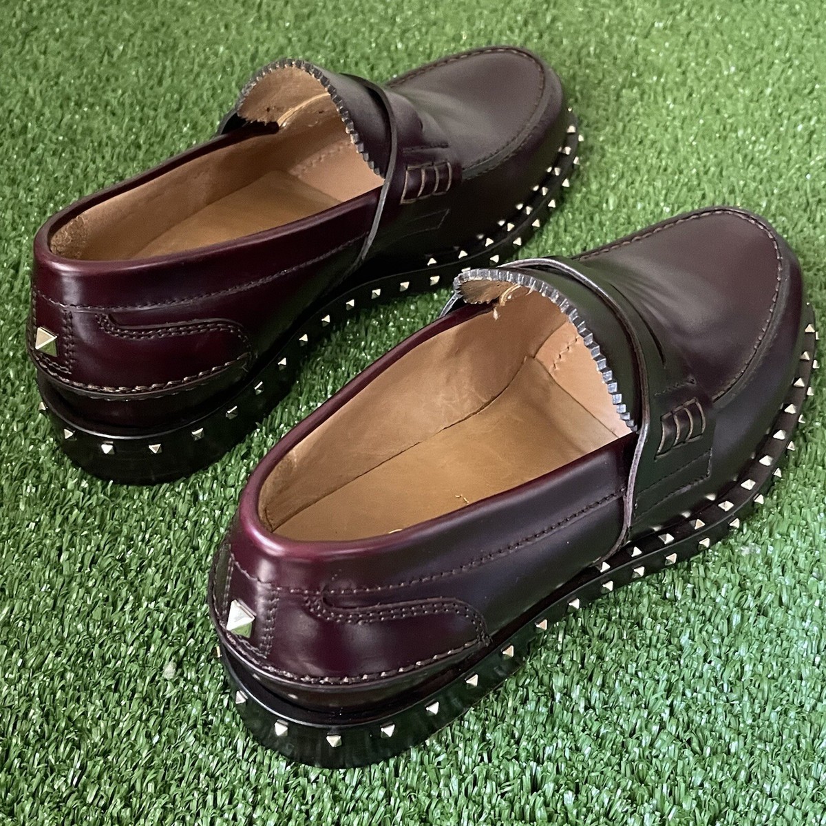 美品　VALENTINOフルスタッズブローグ 表記サイズ40 VALENTINO GARAVANI Studded Burgandy Leather Penny Loafer