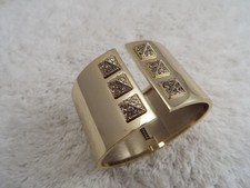 VICTORIA SECRET Goldtone Rhinestone Hinged Bracelet (J26)
