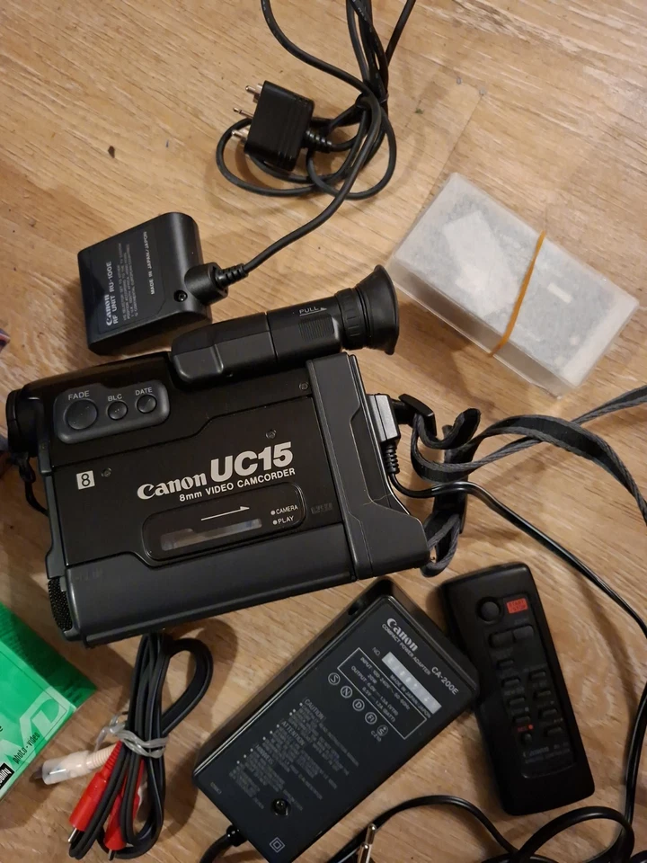Retro Camcorder Set – Canon UC15 + Sony Handycam + viele neue DVDs & 8mm Tapes - Bild 4 von 4