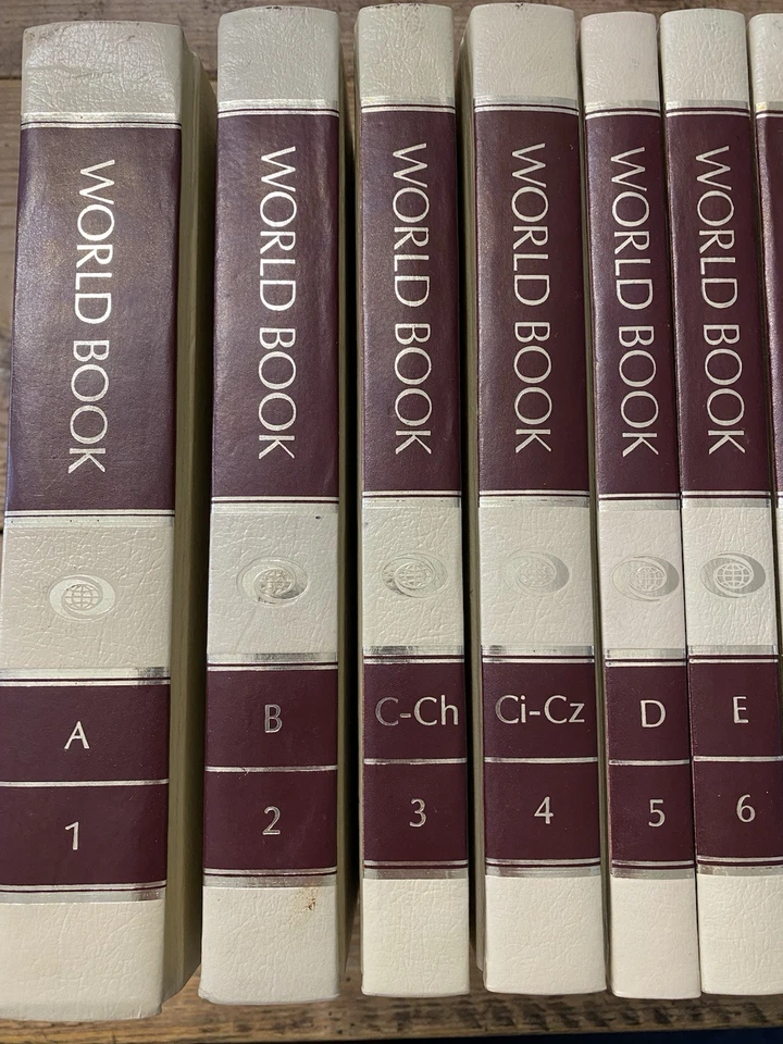 The World Book Encyclopedia 1986 Complete 22 Volume Set with Index - Image 2 of 4