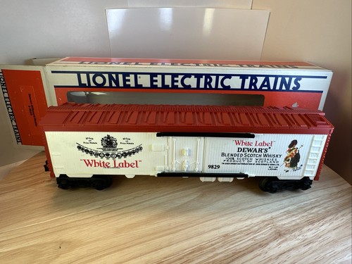 NUEVO EN CAJA O CALIBRE LIONEL DEWARS WHISKY ESCOCÉS CARTELERA REFRIGERADO (9829) DE 1984 | Condition: New
