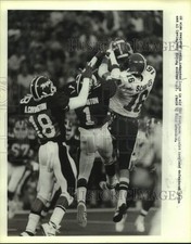 1985 Press Photo Syracuse University football player Scott Schwedes catches pass