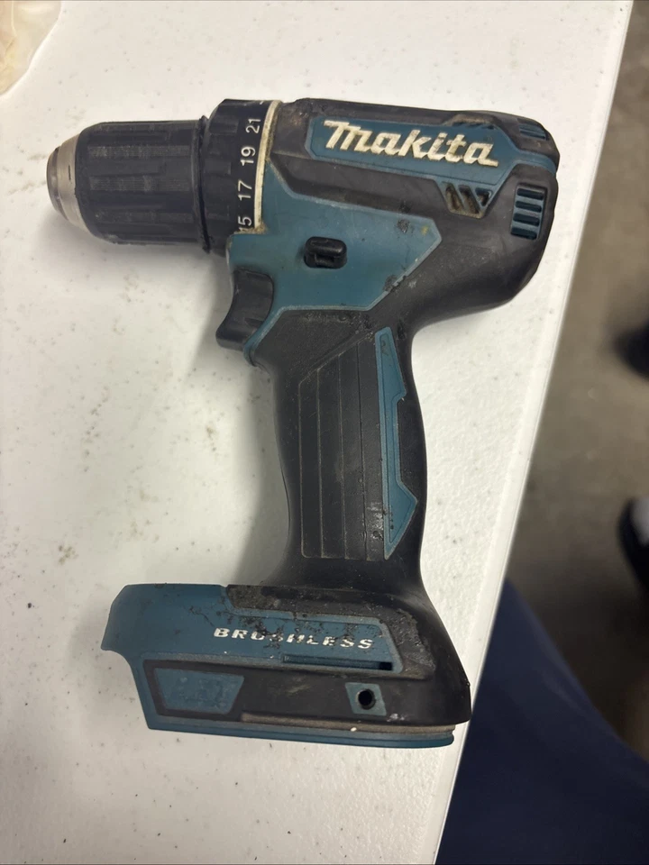 Makita XFD13 Brushless 18V 1/2" Compact Drill/Driver. Works But Needs Repair - Image 4 of 4