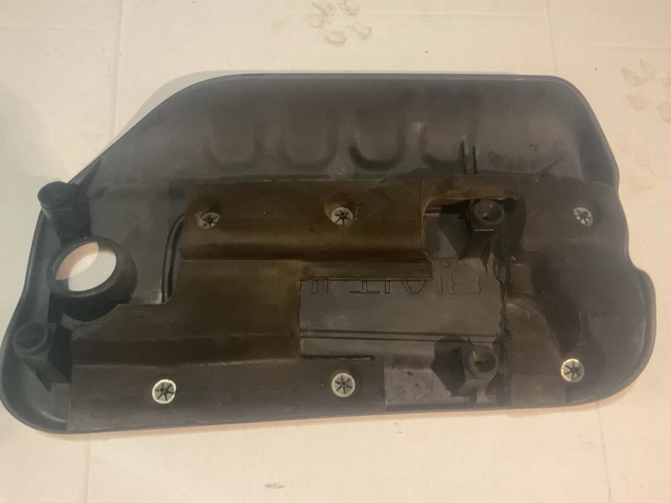 Cubierta del motor Dodge Dart 2.4 2013-2023 2014 2015 2016 2017 2018 2019 Foto 3 de 3