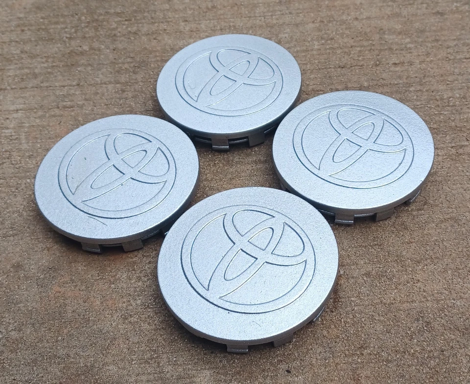 Juego de 4 tapas centrales Toyota Rav4, 2001-2005, número de pieza 42603 YY050 repintado Foto 2 de 3