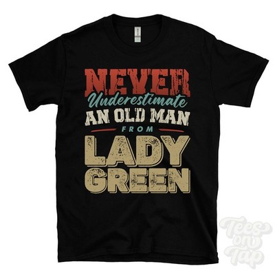 NIEMALS UNTERSCHÄTZEN SIE EINEN ALTEN MANN VON DER DAME GRÜNES T-SHIRT Weihnachtsgeschenk Ince Blundell