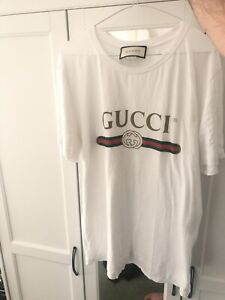 t shirt with gucci logo