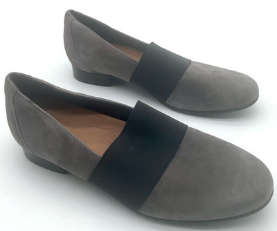 Unstructured Clarks Shoes Women 7M Gray Suede Loafer Casual