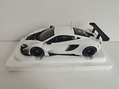 AUTOart 1/18 McLaren 650S GT3 weiß Modellauto mit öffnenden Türen
