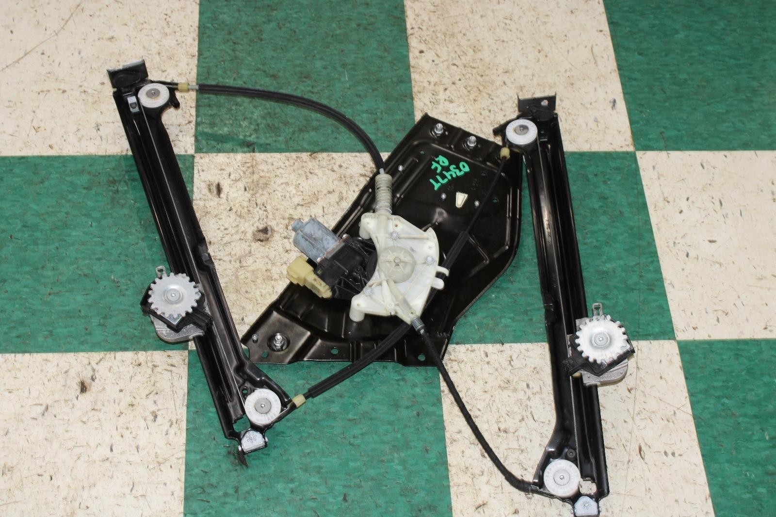 Maserati Quattroporte 2014-2024 Front Right Window regulator