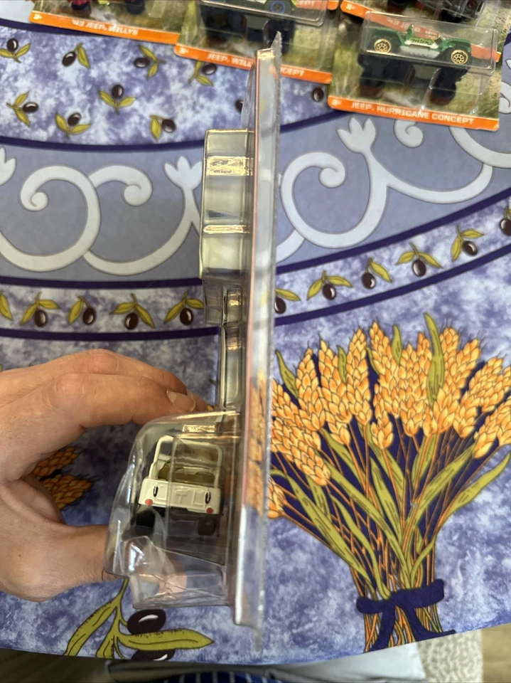 2006 Johnny Lighting The Dukes Of Hazzard White Jeep CJ-5 #4 Daisy Duke Dixie - Image 2 of 4