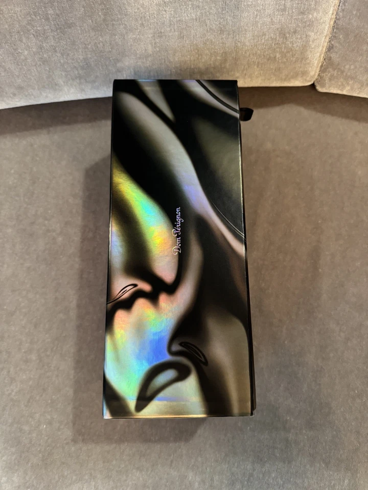 Caja Lady Gaga Dom Perignon Brut 2010 (sin botella) Foto 4 de 4