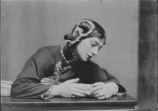 Photo:Morland,Saxone,Miss,costume,Chee Moo,Yellow jacket,portrait,d,Arnold