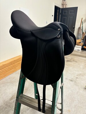 WintecLite All Purpose  Saddle  17'' with ''Easy Change'' Gullet System