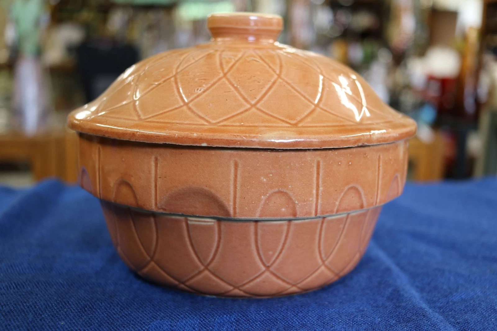 Vintage Watt Pottery Loop Pattern Casserole With Lid