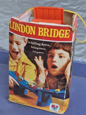 Vintage 1972 London Bridge Schaper Game w/Box Rope Handle (Read)