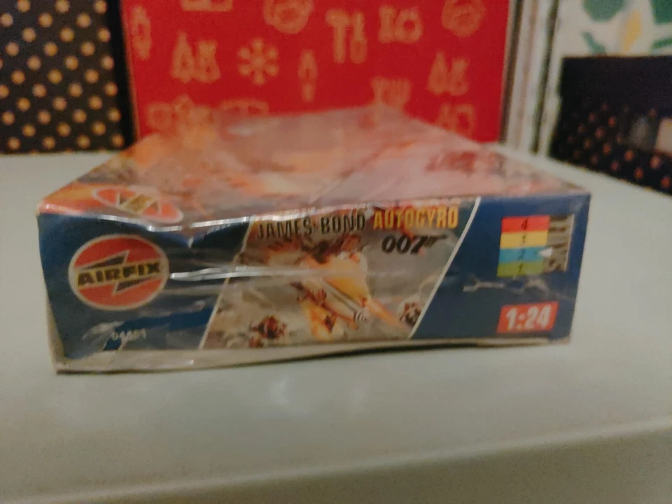 AIRFIX PLASTIC KIT 007 AUTOGYRO 1:24 JAMES BOND "SI VIVE SOLO DUE VOLTE" - Immagine 3 di 4