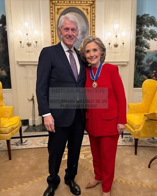 HILLARY CLINTON AFTER RECIVING MEDAL OF HONOR WITH BILL 8X10
