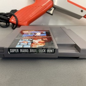 Nintendo NES Zapper Light Gun + Mario Bros Duck Hunt Game Blaster