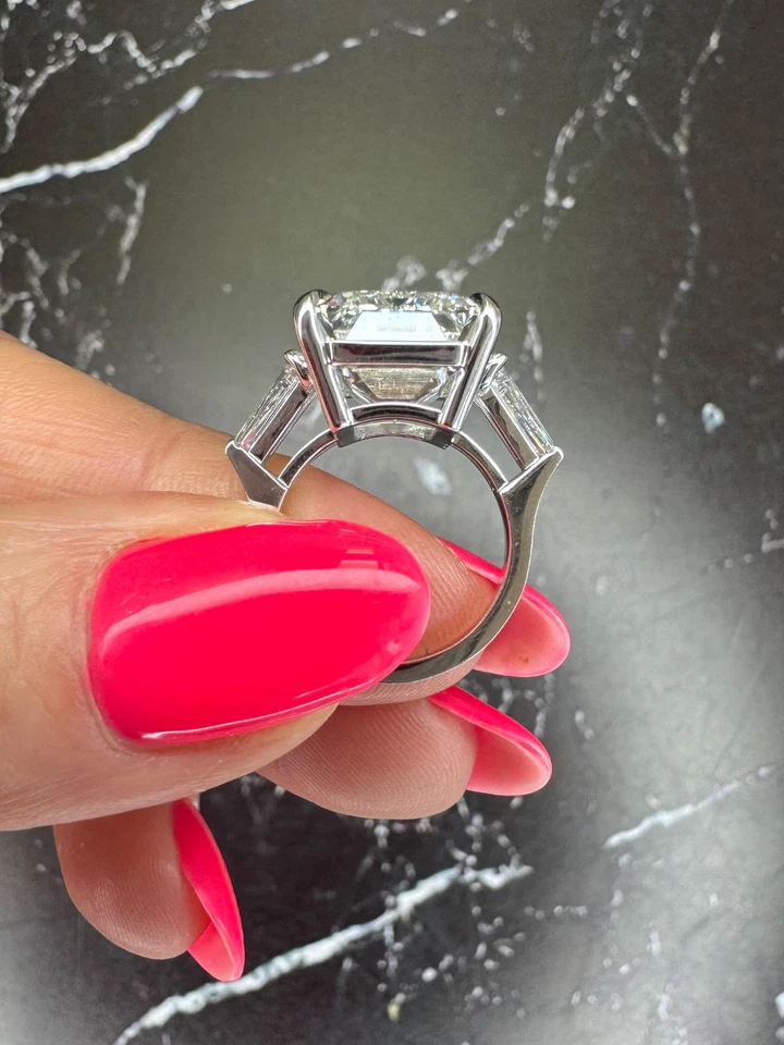BIGGEST 16 Carat Total Weight IGI Certified F Color VVS2 Emerald Cut Lab Ring - Image 3 of 4