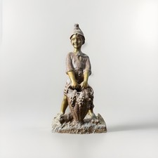 Bronzo De Martino raffigurante “Scugnizzo con cesto d'uva”