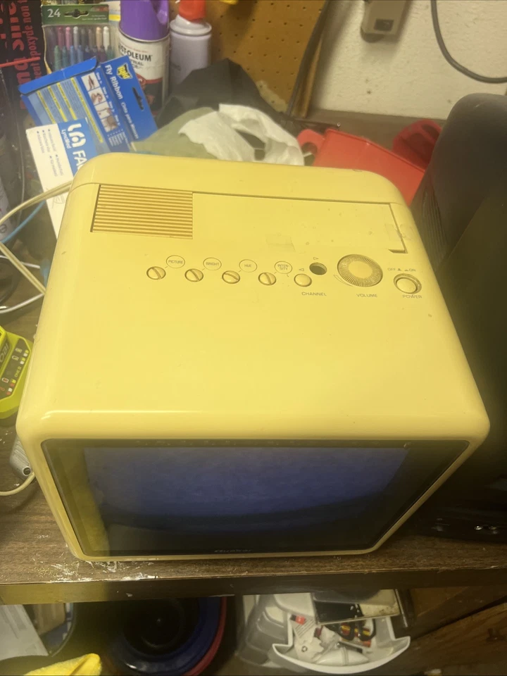 Vintage Quasar Portable TV Model WP2145XH1984 Works Yellow Retro Gaming - Image 2 of 4