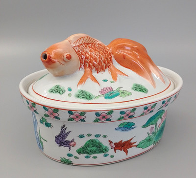 Chinesische Famille Rose Porzellan Terrine Fantasie Goldfisch Glückssymbol