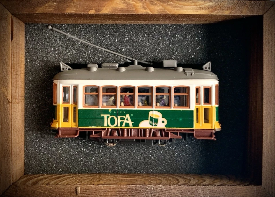Lisbon Tram HO/N gauge (HOe) - motorized w/ light NEW w/ box Tofa coffee advert - Image 2 of 4