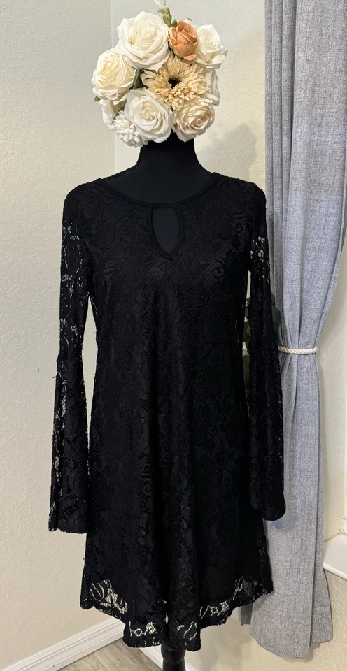Vestido Haani Petite Boho Chic Retro Estilo Años 60 Negro Encaje Mangas Acampanadas Talla PM Foto 3 de 4