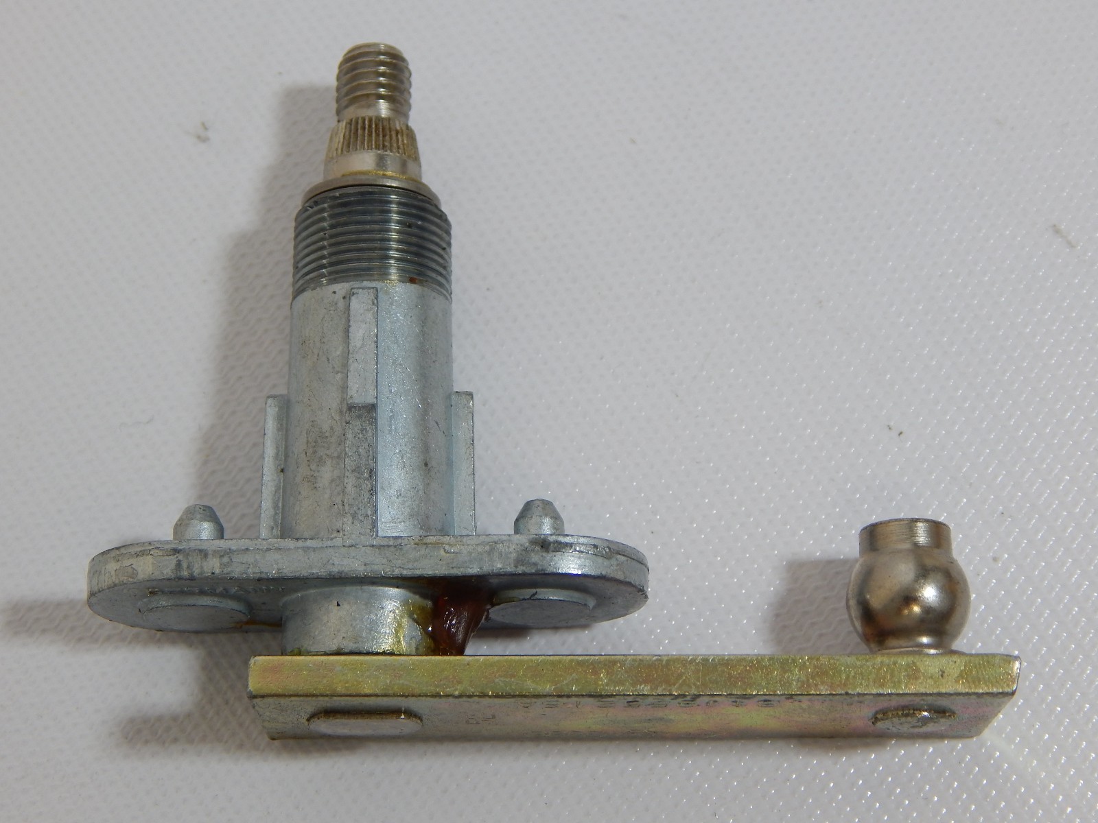 New OEM 1982-1987 Audi Wiper Shaft Transmission Bearing Link 