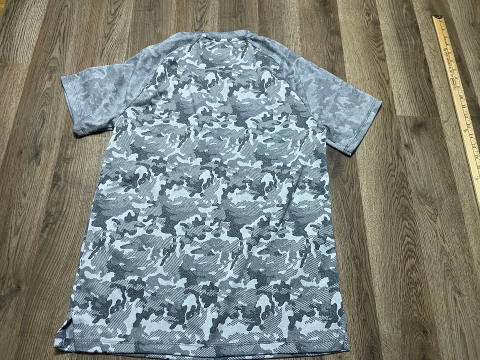 Tek Gear Shirt, Men's Size Small, Grey White, Camouflage, Athletic Wear - Image 2 of 4