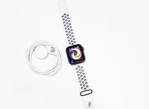 Apple Watch Series 5 40MM 32Gb Gray Aluminum A2092 GPS Good Condition
