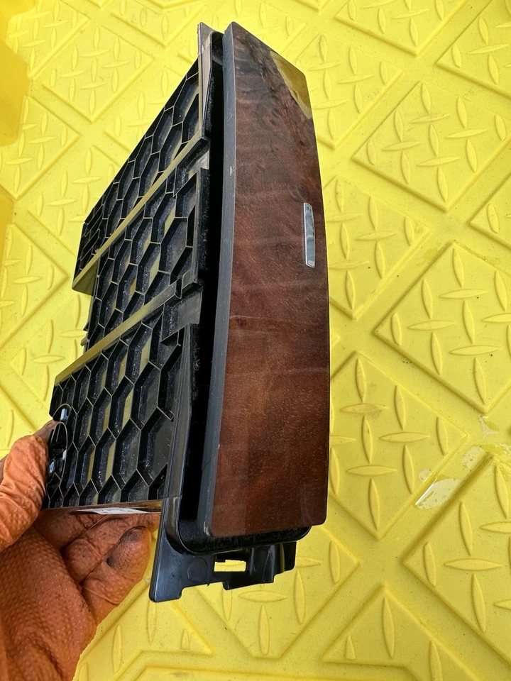 06-12 原始设备制造商梅赛德斯 W164 ML500 GL450 中控台托盘存储隔层木材 — 第 4/4 张图片