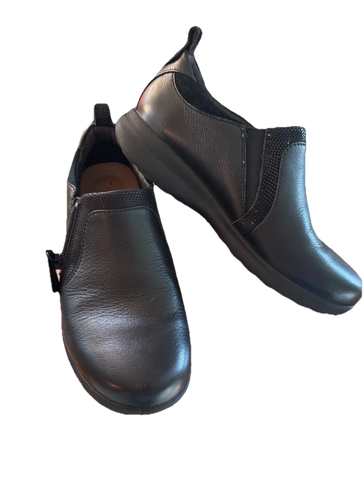 Clarks Un Adorn Side Zip Comfort Casual Black Shoe 6M Work Restaurant Fast Food