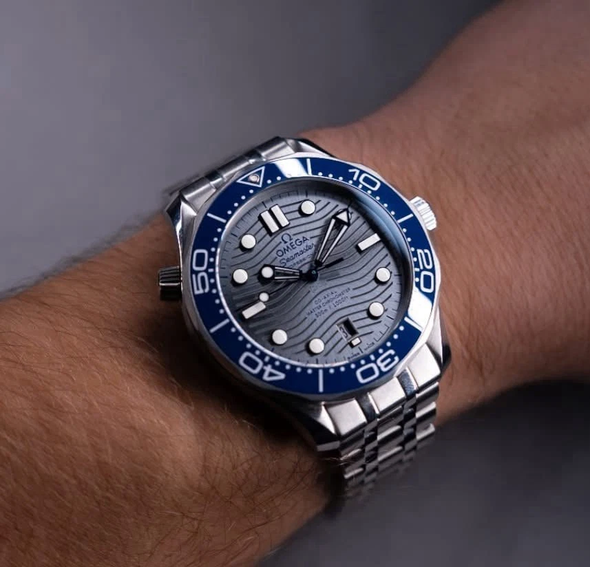 Omega Seamaster Diver 300M Silver/Blue "Waves" Dial 42mm - Image 2 of 3