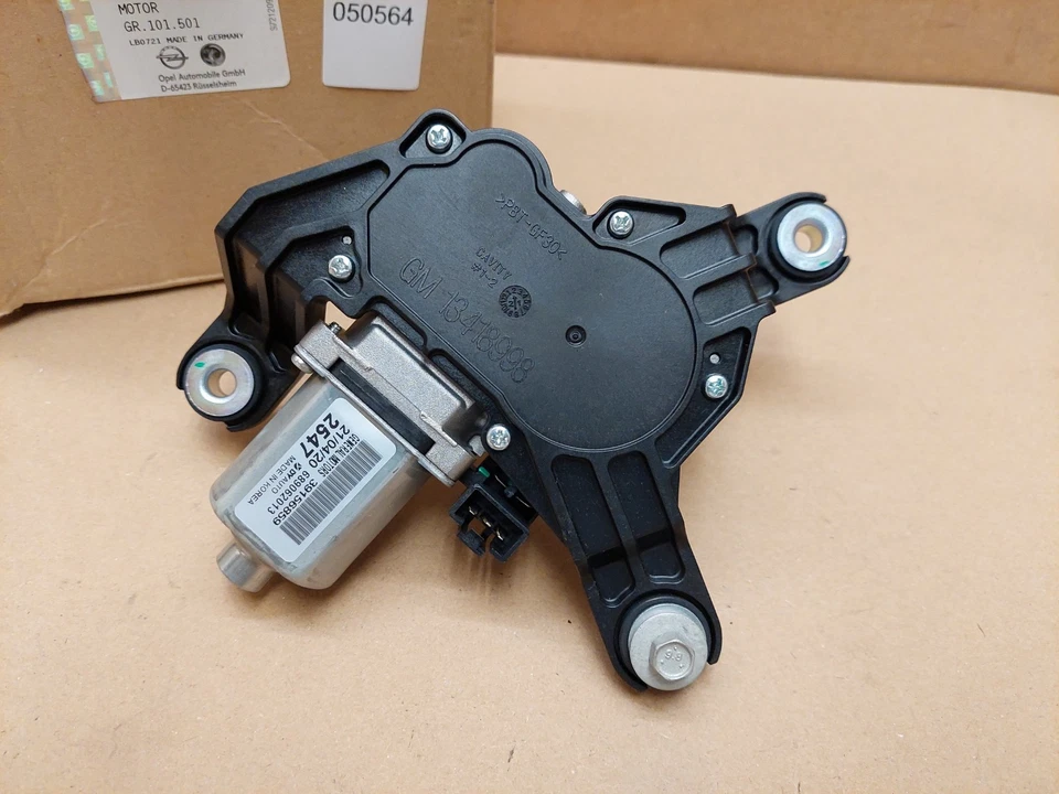 Vauxhall Astra K Mk7 Rear Windshield Wiper Motor YR00003780 2015-2019 Genuine - Image 3 of 4