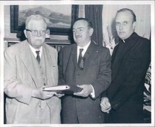 1960 Press Photo Boston MA Dean Roscoe Pound, Atty Joseph Schneider - rkf15261