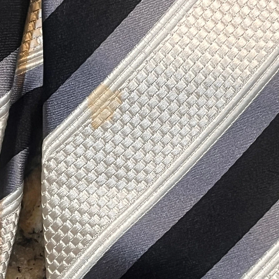 Donald J Trump Signature Collection 100% Silk Cream / Blue / Gray Neck Tie - Image 3 of 4