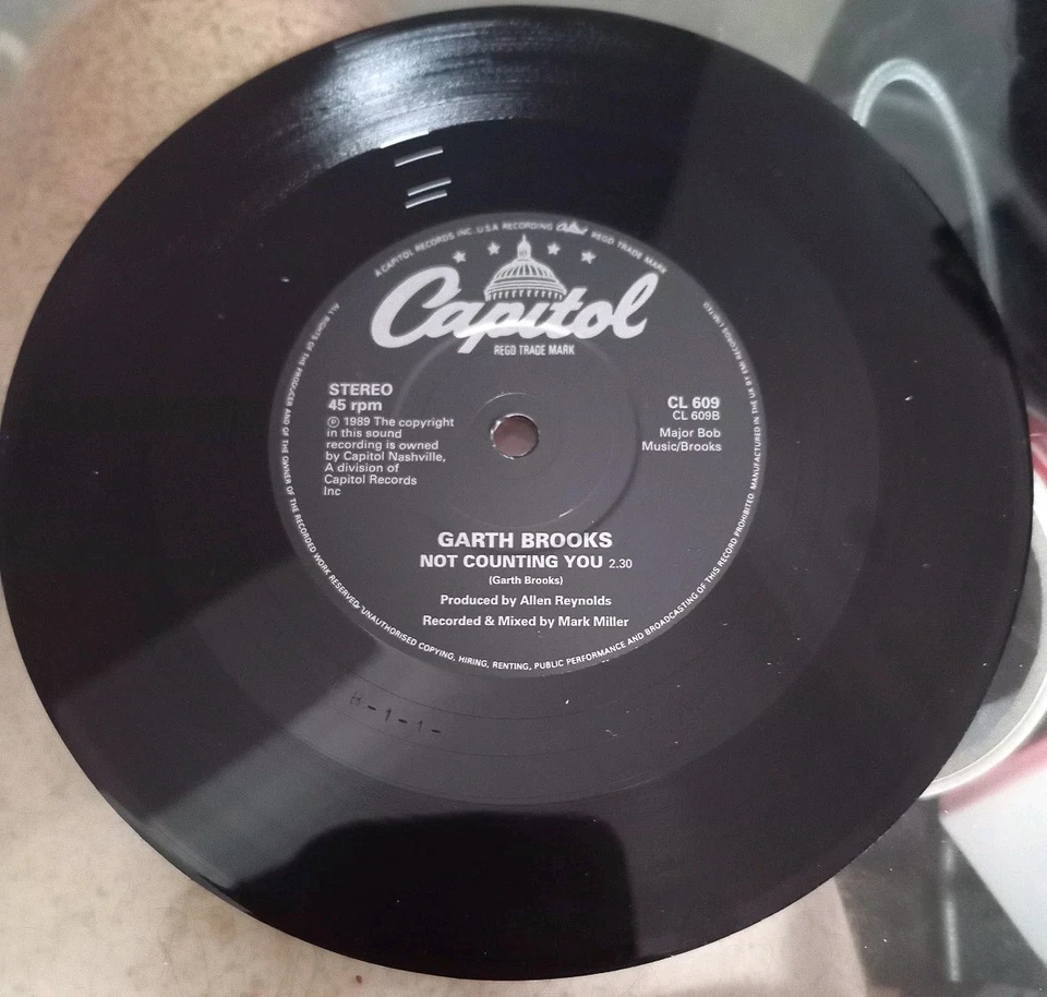 RARE GARTH BROOKS 7" SINGLE FRIENDS IN LOW PLACES CL 609 1991 UK NM/EXC - Image 4 of 4