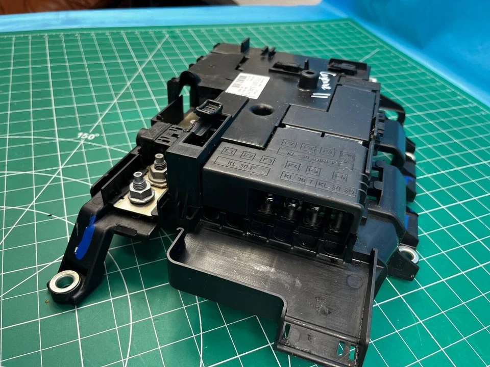 2011-2014 PORSCHE CAYENNE 主电源分配保险丝继电器功能盒 原始设备制造商 — 第 3/4 张图片