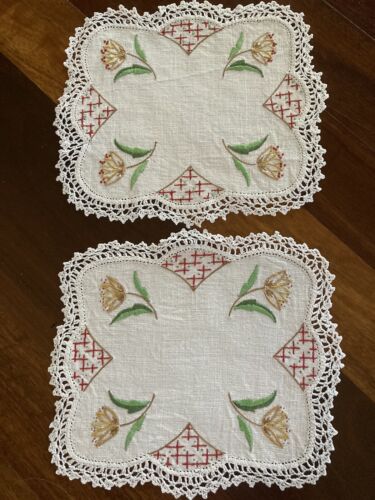 Pair of Vintage Hand Embroidered Floral Red Green Gold Linen Small Doilies Exc - Picture 1 of 4