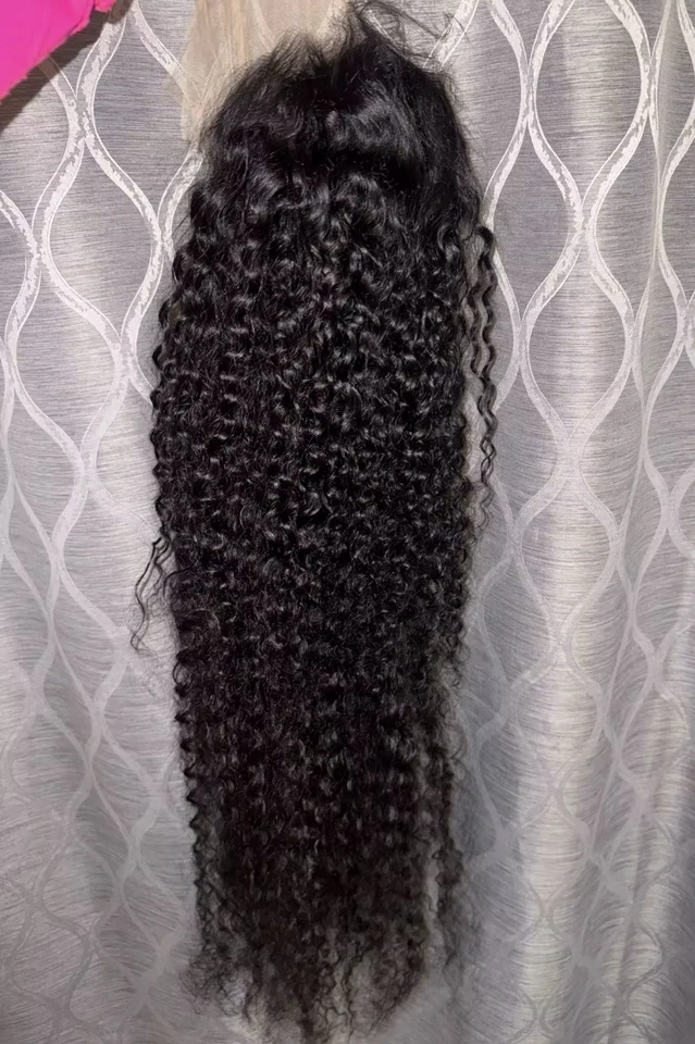 Peluca rizada frontal de encaje 36 pulgadas 13x4 100 % cabello humano brasileño Foto 3 de 4