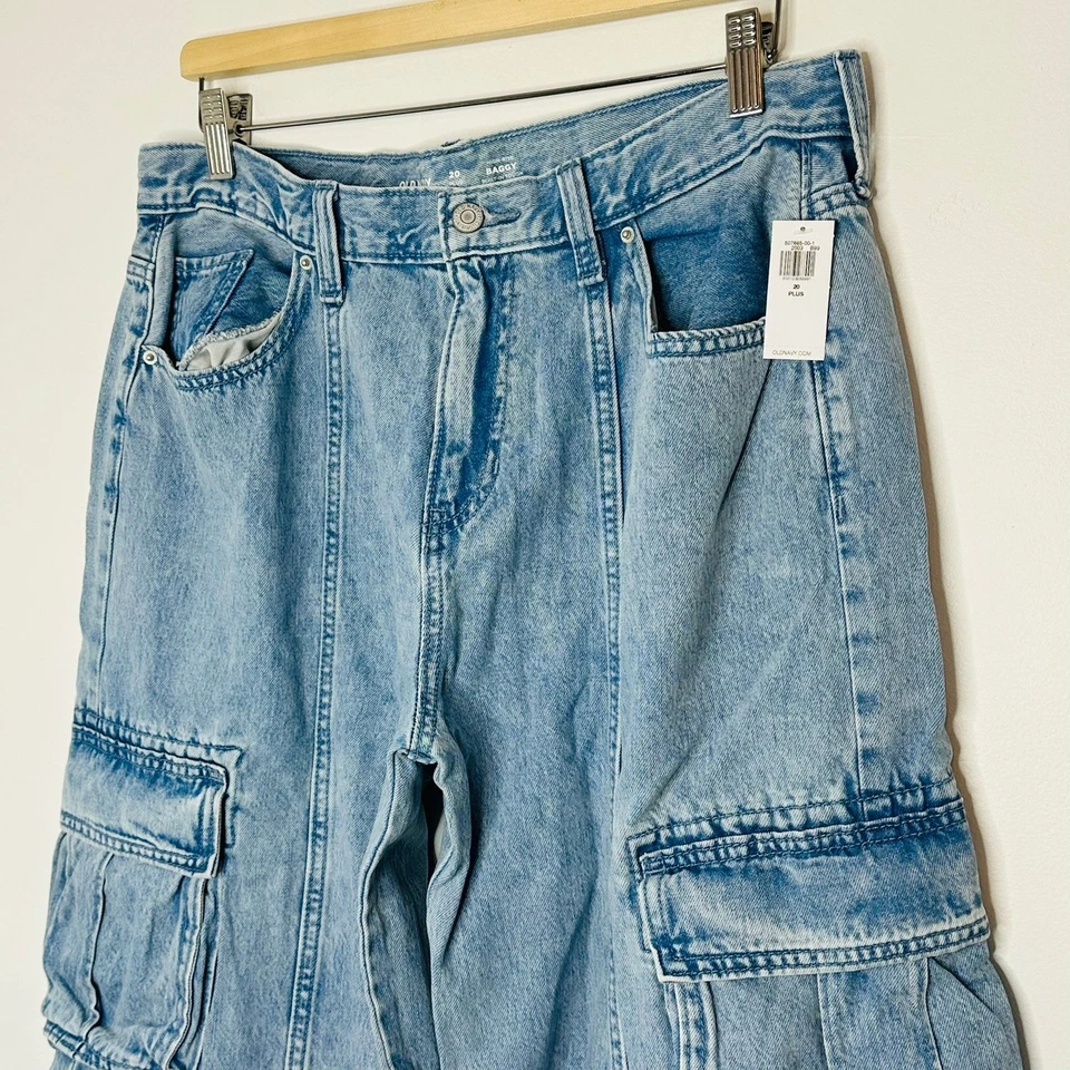 Pantalones de mezclilla cargo resistentes incorporados holgados de tiro alto Old Navy talla 20 Plus lavado ligero Foto 2 de 4