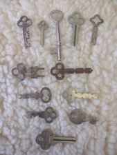 Lot of 12 vintage Metal Keys